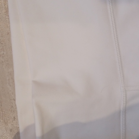 Fabletics Power Hold Beautiful Creamy White Limited Edition Set - Picture 3 of 16